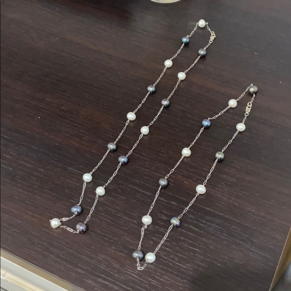 Black and white freshwater pearl necklace